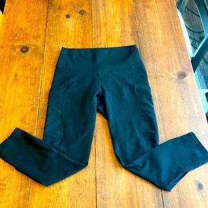 Fabletics XS crop leggings